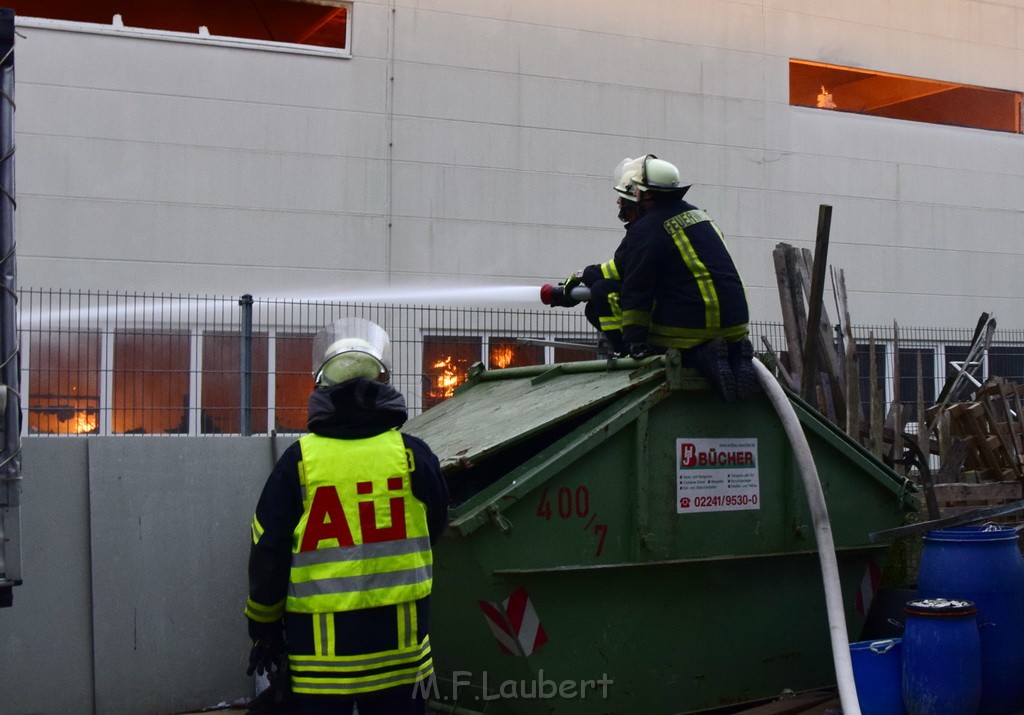 Grossbrand Halle Troisdorf Kriegsdorf Junkersring P200.JPG - Miklos Laubert